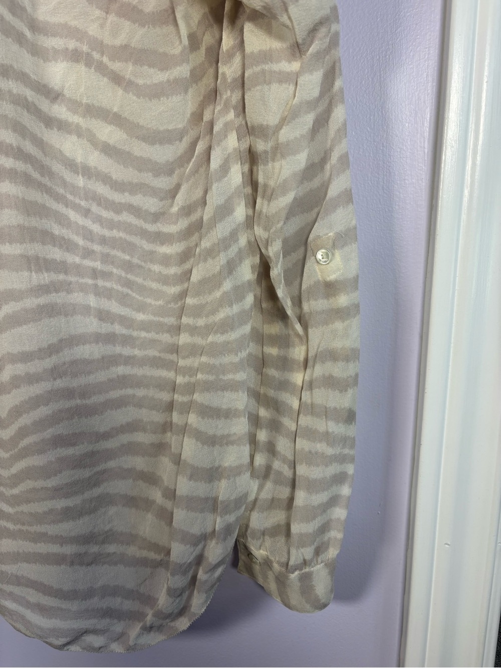 Babaton Aritzia Beige and Cream Zebra-Print Silk Chic V-Neck Blouse Size Small - Picture 6 of 10